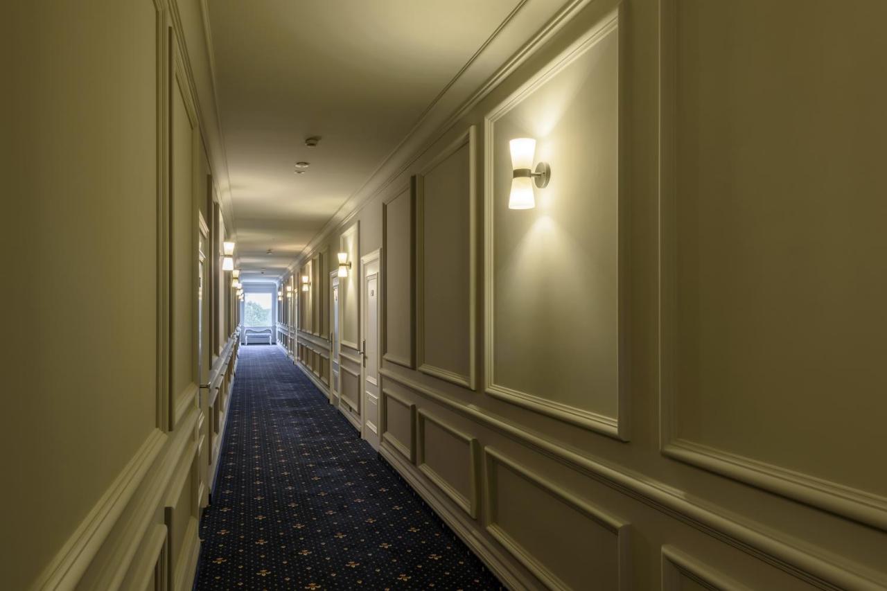 Отель Grand Royal Черновцы Экстерьер фото